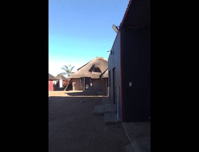 1,078M² BUSINESS FOR SALE IN LETHLABILE